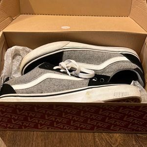 Men’s size 9 Vans grey black white “Ward Deluxe”